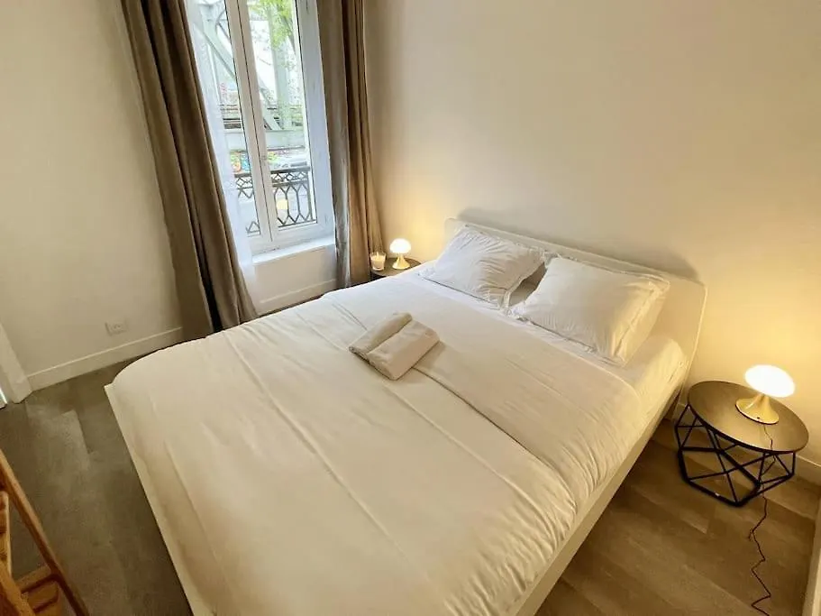 1br Et Canape Lit Dans Le Salon شقة باريس