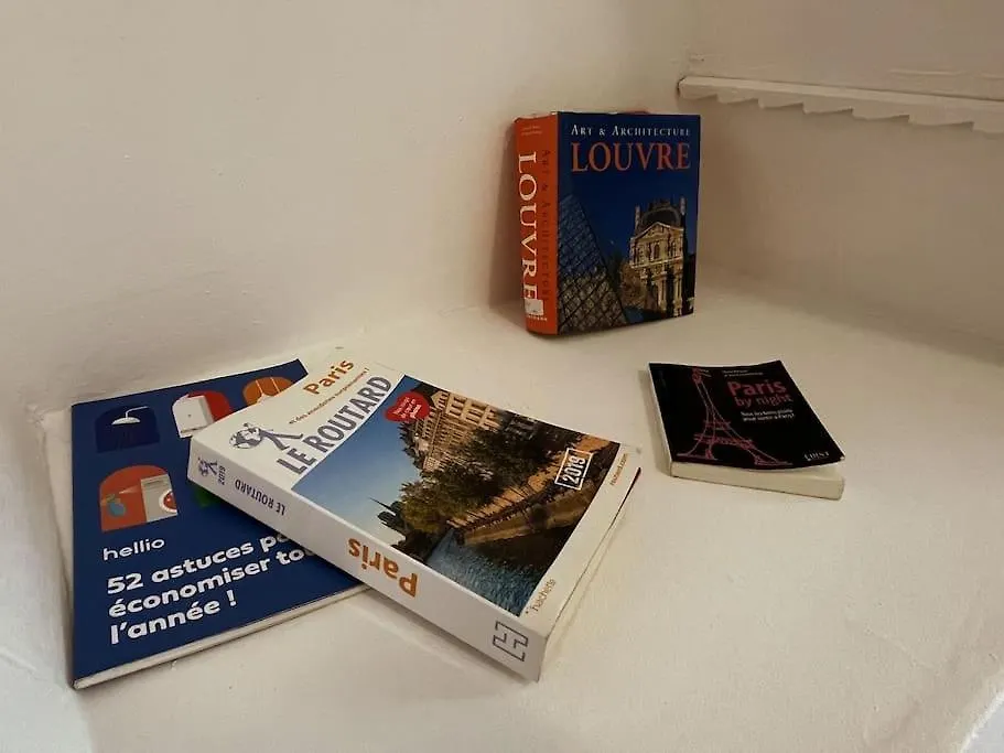 شقة 1br Et Canape Lit Dans Le Salon