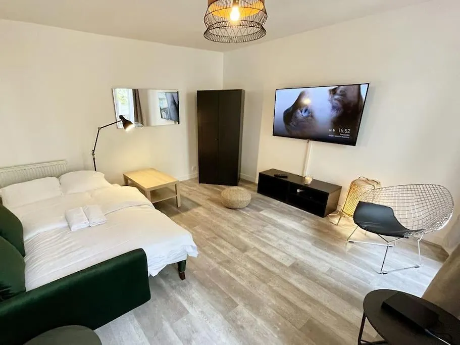 1br Et Canape Lit Dans Le Salon