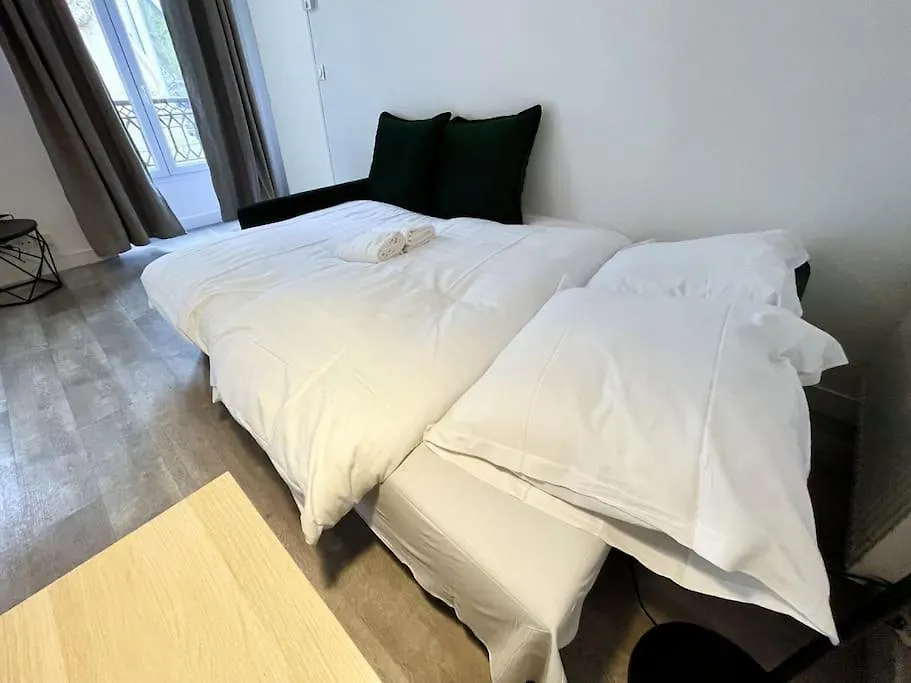 شقة 1br Et Canape Lit Dans Le Salon باريس